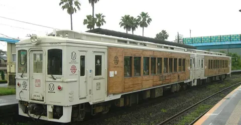 Umisachi Yamasachi Train