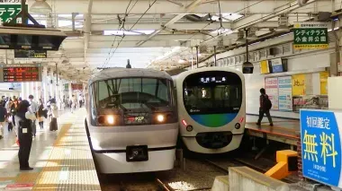 Koedo Limited Express bound for Hon Kawagoe (left) and a local train bound for Haijima (right), Seibu Shinjuku Station