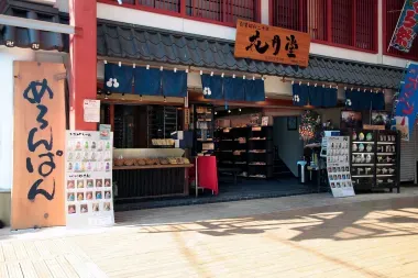 La devanture de la boutique Kagetsudo à Asakusa. 
