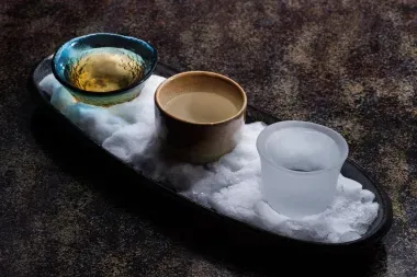 Trois échantillons de saké