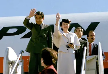 L'empereur Akihito et l'impératrice Michiko à la Andrews Air Force Base en1987