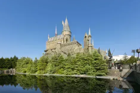 Il castello di Hogwarts nella sezione di Harry Potter dell'Universal Studios Entertainment Park di Osaka, in Giappone