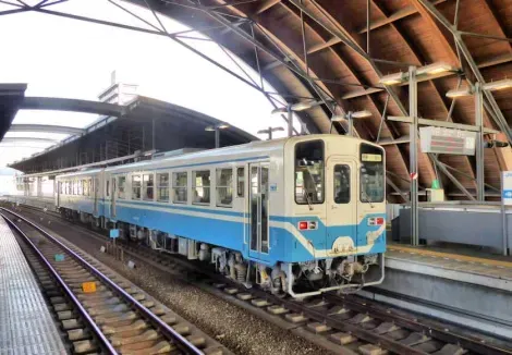 Local train at Kochi Station