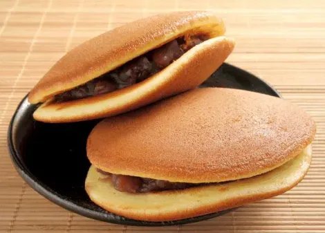 Famous dorayaki, two pancakes with anko