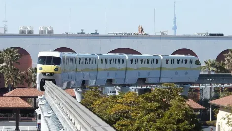 Le monorail de Tokyo Disneyland