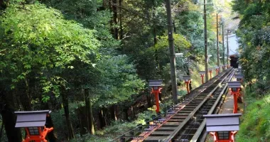 Le funiculaire pour atteindre sans effort le sommet du Mont Kuramayama près de Kyoto.