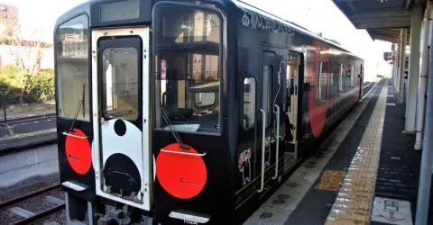 Hisatsu Train Exterior